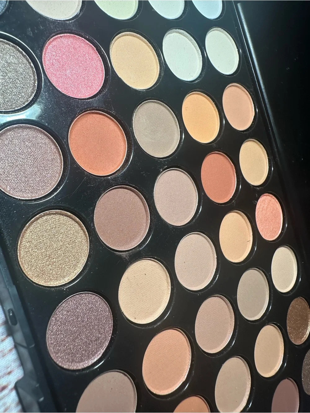 POPFEEL Cosmetic 40-Color Eyeshadow Palette